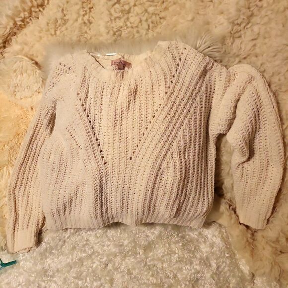 A soft sweater, by love tree boutique item new - Picture 2 of 5